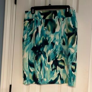 Jones New York Blue Green Floral Stretch Skirt SZ 10P. 16” waist; 22” long